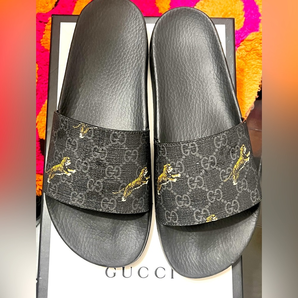 Men Gucci slides size 9